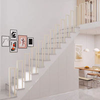 Rampe d'escalier industrielle en métal en forme de U, pour intérieur et extérieur, au design épuré, avec piquets