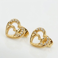 Boucles d'oreilles minimalistes en acier inoxydable plaqué or 18 carats, boucles d'oreilles en zircone en forme de cœur tendance pour femmes, cadeau de fête