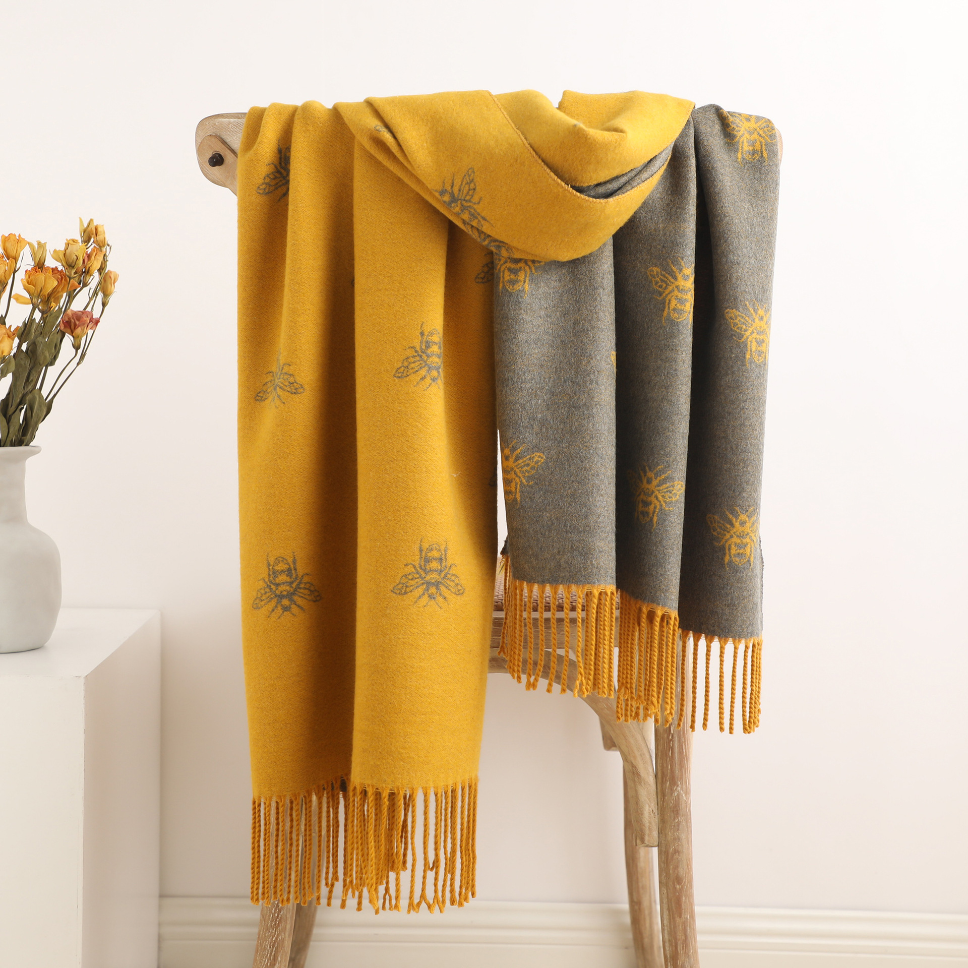 Groothandel 2023 Bestseller Meisje Omkeerbare Warme Deken Sjaal Super Zachte Winter Warme Kwast Pashmina Bumble Bee Sjaal