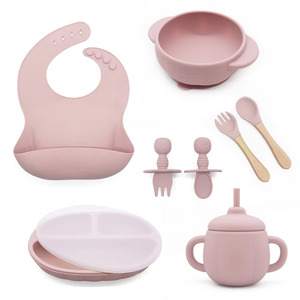Juego de alimentación de silicona para bebés de 8 piezas, sin BPA, con luz LED, incluye cuenco con ventosa, plato dividido, babero, cuchara, tenedor y vaso con boquilla. - Product Image 2