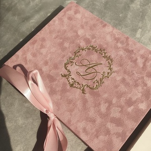 Caja de Invitación de Boda de Terciopelo Azul Marino, Cinta de Satén, Monograma en Lámina Dorada, Empaque Personalizado, Juego de Boda de Lujo, Papel Artístico Reciclable - Product Image 4