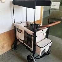 Poussette double pour jumeaux, réversible, avec châssis en alliage d'aluminium, quatre roues, vue haute, position assise et allongée, conception double.