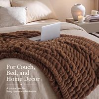 Plaid en fausse fourrure double face de luxe premium pour la décoration intérieure, certifié OEKO-Tex, effet fourrure de lapin plissée.