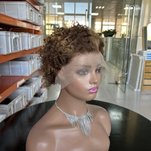 Main Attachée Droite Bob Perruques pour Femmes Petite Taille HD Dentelle <span class=keywords><strong>Dégradé</strong></span> Noir Bouclés <span class=keywords><strong>Court</strong></span> Brut Vietnam <span class=keywords><strong>Cheveux</strong></span> Humains - Product Image 3