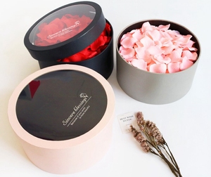 Boîte-cadeau de fleur rigide en carton de luxe au design personnalisé avec finition gaufrage recyclable couleur et logo personnalisables - Product Image 1