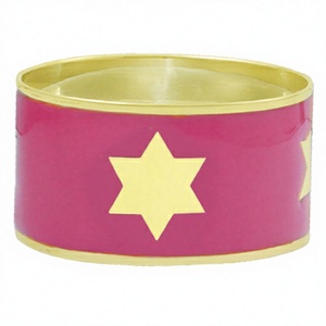 Brazalete de Latón Esmaltado Rosa Hecho a Mano con Estrella de David Dorada, Brazalete Bohemio Ancho para Mujeres y Niñas - Product Image 1