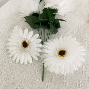 Vendita calda a buon mercato <span class=keywords><strong>di</strong></span> buona qualità fiore artificiale bianco 5 teste <span class=keywords><strong>di</strong></span> seta Bouquet <span class=keywords><strong>di</strong></span> <span class=keywords><strong>fiori</strong></span> <span class=keywords><strong>di</strong></span> gemionship per il fiore della parete del giardino <span class=keywords><strong>di</strong></span> casa - Product Image 4