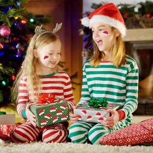 Adesivos Redondos de 3cm com 500 Unidades, Impermeáveis, em PET, Autoadesivos, com Tema de Chapéu de Papai Noel Vermelho a Laser, para Selagem de Caixas de Presente, Adesivo de Desenho Animado - Product Image 5