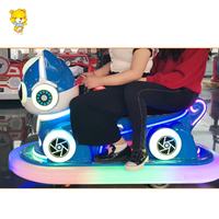 Adorable voiture tamponneuse en plastique 24V pour enfants, idéale pour les centres commerciaux, les parcs d'attractions, les aires de jeux et les parcs d'aventure, utilisable en intérieur et en extérieur