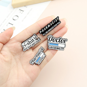 Pin de Esmalte Personalizado de Matemáticas y Ciencias, Química, Farmacéutico, Ecuación, Metal Plateado para Bolsas y Ropa - Product Image 2