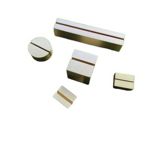 Porte-cartes en laiton massif - Support minimaliste pour cartes de visite et pince à photos/mémos pour magasins, expositions muséales et dîners - Product Image 2