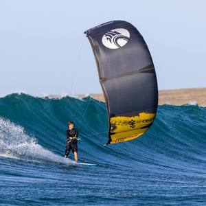 Bateau pneumatique de 10m à 14m pour le kitesurf et le kiteboard – Sports nautiques professionnels - Product Image 2