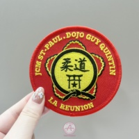 Vente chaude patchs brodés personnalisés de haute qualité populaire Logo personnalisé broderie fer sur patchs pour robe