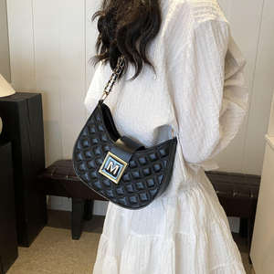 กระเป๋าสะพายไหล่สตรีสไตล์เรโทร กระเป๋าสะพายไหล่สตรีลายตารางเพชรแฟชั่นพร้อมซิปโซ่ - Product Image 1