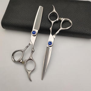 Ciseaux à cheveux KIU-01, ciseaux à effiler 62 mm en acier inoxydable, outil de beauté pour droitiers avec design pierre précieuse bleue - Product Image 4