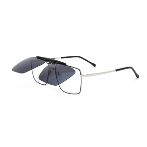 Commercio all'ingrosso della fabbrica di <span class=keywords><strong>occhiali</strong></span> <span class=keywords><strong>da</strong></span> sole rettangolari <span class=keywords><strong>con</strong></span> <span class=keywords><strong>Clip</strong></span> magnetica prescrizione polarizzata magnete <span class=keywords><strong>occhiali</strong></span> <span class=keywords><strong>da</strong></span> sole personalizzati ODM/OEM opzioni - Product Image 3