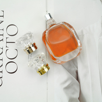 Hotsale Mignon Transparent Multiangulaire 50ml Carré Verre Vaporisateur Parfum Bouteille avec Boule Résine Caps