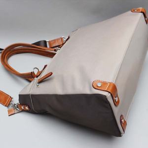 Vente chaude excellente qualité Nylon léger grande capacité plaine Beige marron fermeture éclair cuir coupe hommes sacs à main - Product Image 5