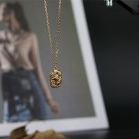 Collier tendance en acier inoxydable 316L plaqué or 18 carats avec pendentif étoile à 8 branches et chaîne carrée géométrique irrégulière pour femme