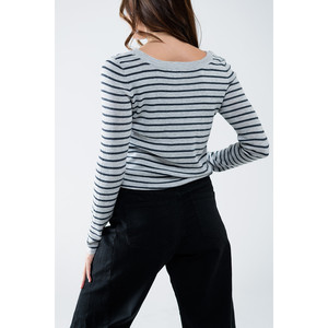 Maglione a Righe Grigie in Maglia Fine con Scollo a Barca - Product Image 5