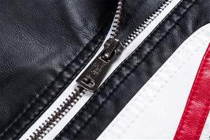 Veste en cuir pour enfants avec logo personnalisé d'usine OEM, couleur contrastée blanc-rouge, veste de motard pour enfants, fermeture éclair décorative, cuir PU - Product Image 4