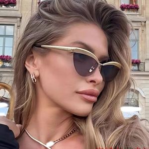 Солнцезащитные очки «Кошачий глаз» в стиле Y2K панк 2026 года, женские, золотистые, текстурированные, полуоправные, винтажные, люксовые, дизайнерские, для улицы, с черными линзами - Product Image 4
