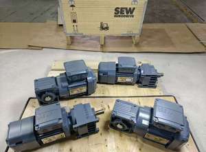 Motorreductor S-EW MOVIDRIVE R77 DRN112M4 3.0kW con Reductor de Engranajes Helicoidales para Transportador - Product Image 1