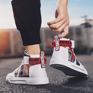 Baskets montantes unisexes en <span class=keywords><strong>toile</strong></span> Chaussures plates décontractées pour <span class=keywords><strong>homme</strong></span> Design graffiti Chaussures de basketball tendance pour l'automne et l'hiver - Product Image 6