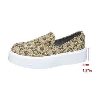 รองเท้าผ้าใบแบบสวมสบาย ระบายอากาศได้ดี รุ่นใหม่ - Product Image 3