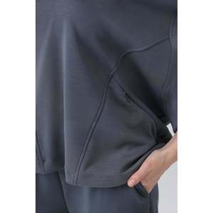 เสื้อสเวตเชิ้ตสีแอนทราไซต์ทรงสบายสำหรับผู้หญิง ยี่ห้อ Soul พร้อมดีเทลซิปซ่อน - ใช้งานได้หลากหลายสำหรับสไตล์ลำลองและสไตล์สปอร์ต - Product Image 5