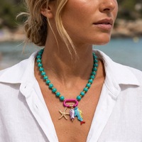 Collier artisanal coloré en perles, pendentif en forme d'animal (poisson, étoile de mer, cœur)