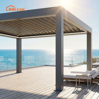 Pergola à lames orientables en aluminium motorisée bioclimatique avec éclairage LED, revêtement poudré, imperméable, sur mesure pour jardin et terrasse