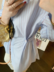 Blusa de Mujer a Rayas Azules Estilo Francés 2026, Diseño Personalizado, Cintura Ajustada, Botones al Frente, OEM/ODM por Fábrica de Ropa China - Product Image 2