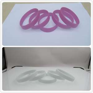 سوار سيليكون ناعم لمراقبة الأشعة فوق البنفسجية من SunSense، يمكن نقش النص أو الشعار حسب الطلب، مثالي للرياضة والأنشطة الخارجية - Product Image 4