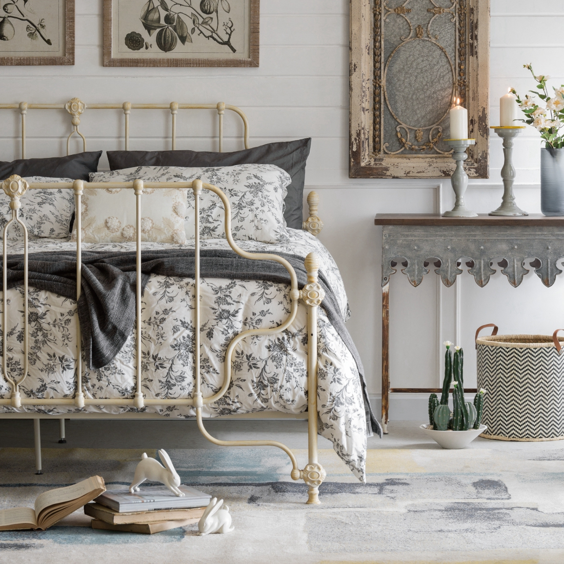 ※ me※【定価¥59,900】クイーンベッドフレーム クイーンサイズのモダンなプラットフォームベッドフレーム