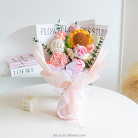 Abgeschlossene handgemachte künstliche Gänseblümchen Tulpe Lavendel Lily Nelke Rose Flower Crochet Flower Bouquet