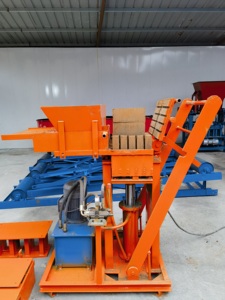 Petite machine portative de brique d'argile Machine de brique d'argile de verrouillage populaire fabriquant la machine diesel de brique d'argile - Product Image 6