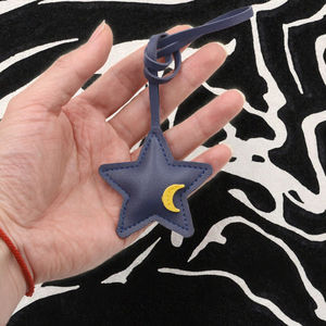 พวงกุญแจ <span class=keywords><strong>Goodnight</strong></span> Stars <span class=keywords><strong>Moon</strong></span> Light รูปพระจันทร์และดวงดาว 3 มิติ  จี้ห้อยกระเป๋าการ์ตูน หนัง PU  เครื่องประดับแฟชั่นสุดสร้างสรรค์สำหรับผู้หญิง - Product Image 3