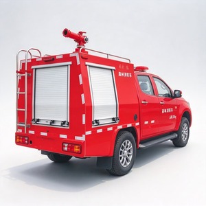 Camionnette double cabine avec arroseur pour travaux d'arrosage en zone montagneuse - Product Image 1