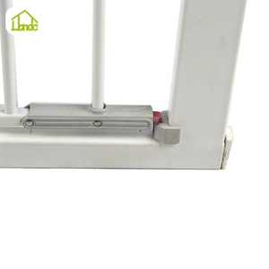 Puerta de seguridad retráctil para bebés, para escaleras, perros, cachorros o gatos - Product Image 5