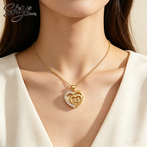 Collar Corazón Familiar Chapado en Oro con Zirconia, Detalle de Corazones Entrelazados, Regalo de Cumpleaños para Mamá - Product Image 5