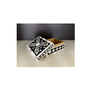 Boîte à bijoux en résine moderne et luxueuse très polie avec panneau en MDF pour le rangement des bagues et les cadeaux pour les accessoires - Product Image 1