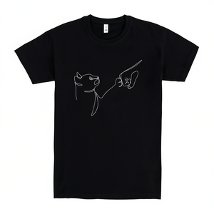 Paw Five di Explicitdesign T-shirt nera con disegno artistico di cane, taglia unisex per adulti - Product Image 2