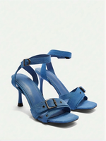 Sandales à talons hauts pour femmes en toile bleue, à bout ouvert carré, avec bride de cheville à boucle et rivets à œillets, talon évasé, chaussures habillées pour la vente en gros