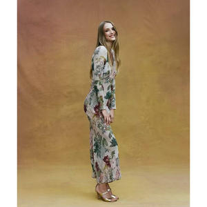 Robe longue à coupe biais de style <span class=keywords><strong>français</strong></span> pour femmes |   Robe longue imprimée à col en V flatteur pour les occasions spéciales et les soirées habillées - Product Image 4