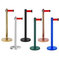 Poteau de guidage rétractable en acier inoxydable avec bande rouge pour la gestion des foules (banques, aéroports, expositions)