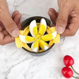 En gros Trancheuse 3 en 1 pour œufs cuits, fruits, saucisses, et outil de façonnage de bento en forme de fleur, accessoires de cuisine anti-rouille - Product Image 1