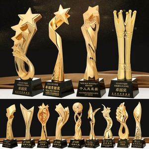 Coupe de trophée sportif personnalisée en métal doré pour événements de football, vente en gros, cérémonie de reconnaissance, verres à bière promotionnels - Product Image 3