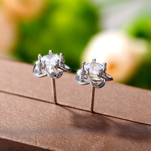 Orecchini a Perno con Mini Fiori per Donne, Accessori di Moda Minimalisti Ispirati alla Natura per Uso Quotidiano - Product Image 4
