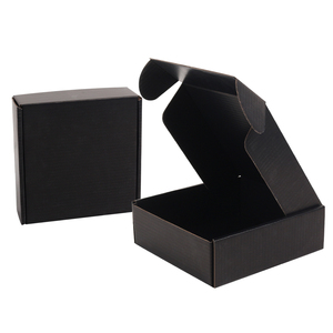 Cajas de Envío Personalizadas de Cartón Corrugado Negro Mate con Relieve y Recubrimiento UV, Cajas de Envío de Lujo para Calcetines, Materiales Reciclados - Product Image 4